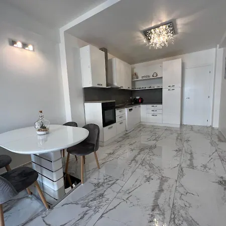 - Luxury Апартаменты