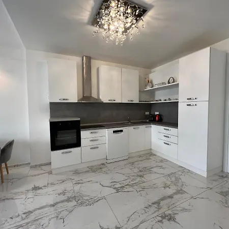 - Luxury Апартаменты *